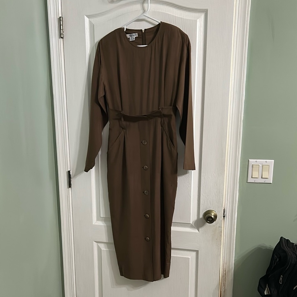 Vintage Ann Taylor Elegant 💯 silk Brown button down Midi Dress Size 6